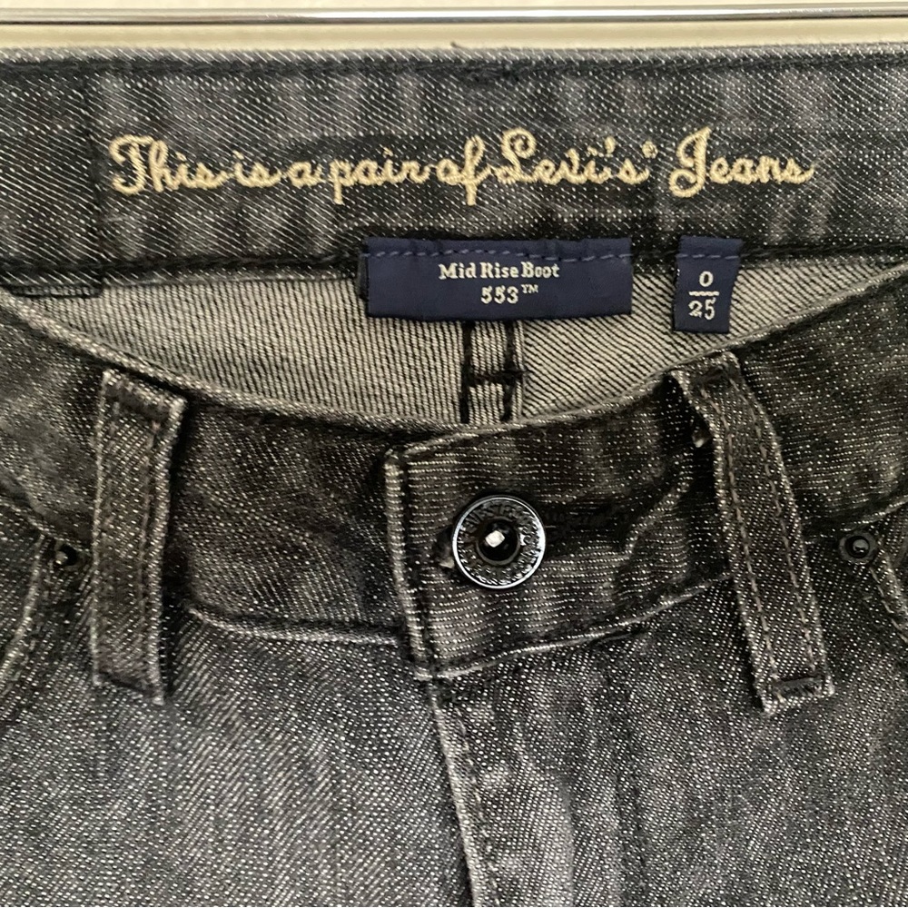 Levi’s 553 women’s midrise bootcut jeans. Size 0/25